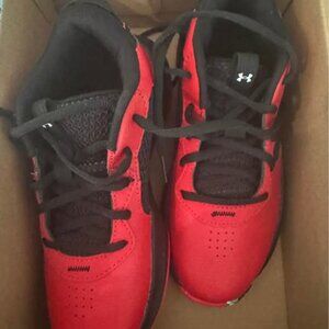 Under Armour boys sneakers- PS lockdown 6 - 3Y